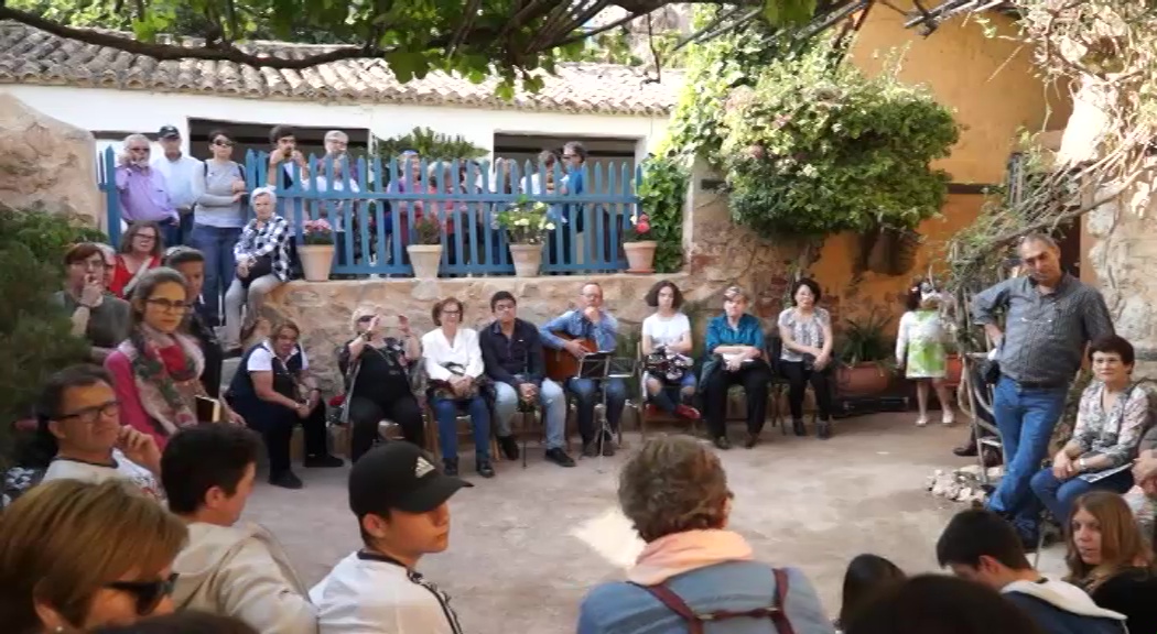 Recital de poesía por el grupo 